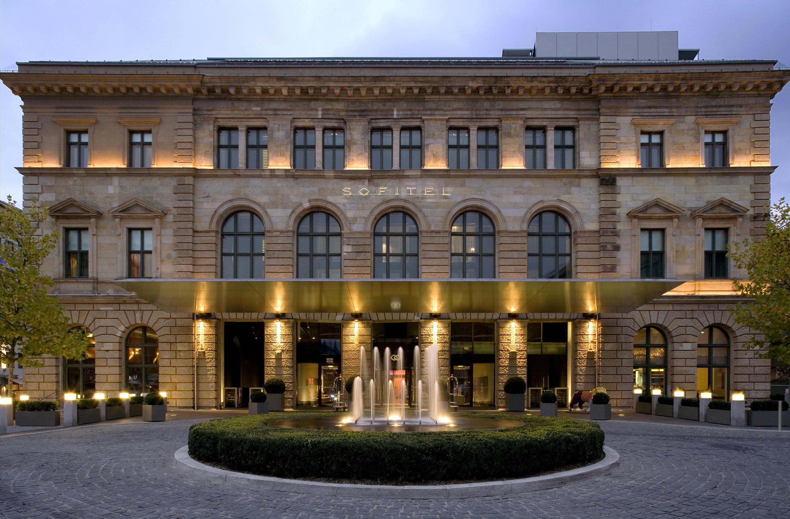 Гостиница мюнхен. Sofitel Munich Bayerpost. Sofitel Hotel. Красивые отели Мюнхена. Самый дорогой отель в Германии.